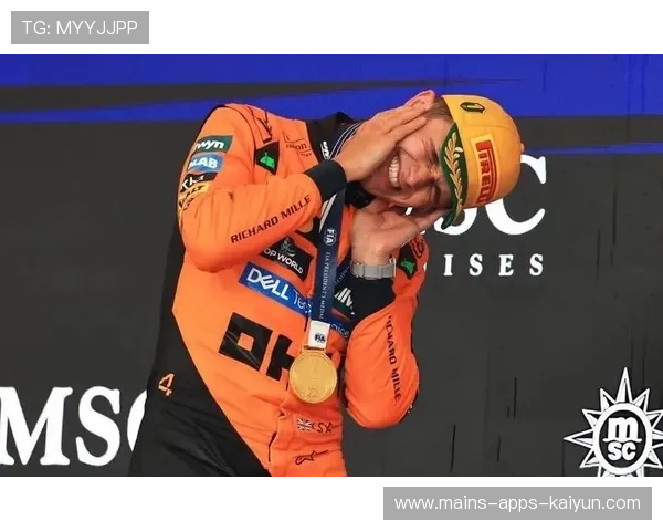 诺里斯连续两圈发挥稳定保持领先