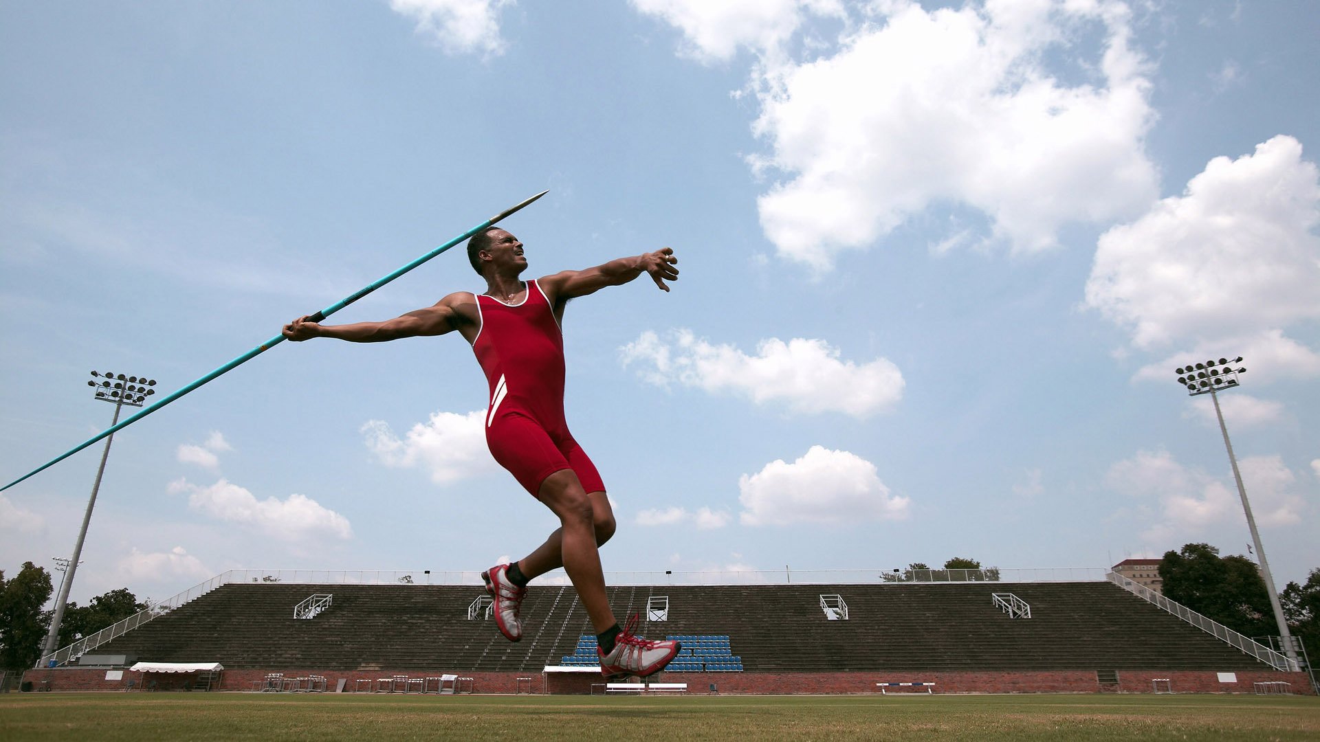 世界沙滩排球巡回赛多支队伍表现出色，世界沙滩排球锦标赛中每队上场选手人数为